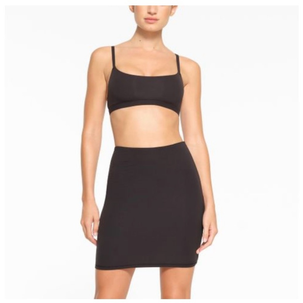 SKIMS Fits everybody skirt